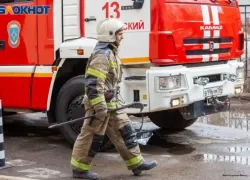 Пожар близ Волжского: зарядное устройство спалило хозяйственную постройку