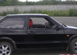 В Волжском угнали черную "восьмерку"