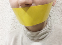 Учитель из Волжского заклеил рты семерым второклассникам скотчем