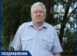 Родные поздравляют Виктора Андреевича с юбилеем