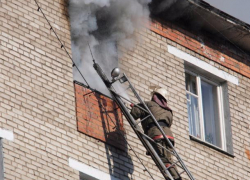 Жилой дом загорелся из-за невнимательности квартирантов в Волжском