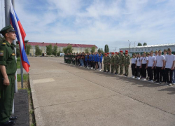 Сборка автомата и эвакуация раненых: волжские школьники проходят испытания на Зарнице