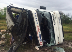 На трассе под Волгоградом перевернулся рейсовый автобус: пострадали 18 пассажиров 
