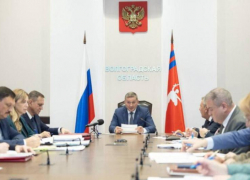Андрей Бочаров провел оперативное совещание: в Волгоградской области вводят ограничения для транспорта