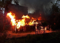 Пожар унес имущество волжан