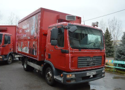 По Волжскому прокатился караван Coca-Cola, состоящий из трех грузовиков