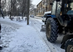 Как в Волжском ежедневно наводят порядок после снегопадов