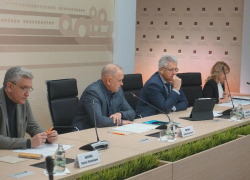 Глава Волжского Игорь Воронин обсудил проблему нехватки кадров с представителями предприятий