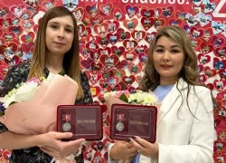 Многодетным волжанкам вручили почетные знаки «Материнская слава»