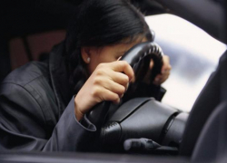 В Средней Ахтубе пьяная чиновница разгромила видеорегистратор ДПС