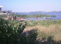 На набережной в центре Волгограда вновь утонул школьник