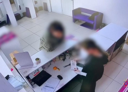 В Волжском подросток задержан за мошенничество с подменой телефона на пункте выдачи