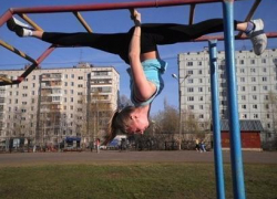 В новой части Волжского открыли площадку "Дворового тренера" для активных горожан