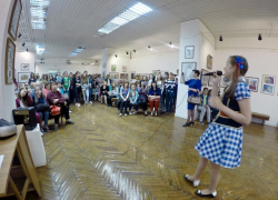 В Волжском открылась отчётная выставка работ Художественной школы 