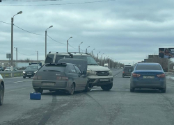 Авария на перекрестке в Волжском попала на видео