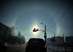 Над Волжским заметили редкое солнечное гало: фото