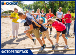 Мокро и весело прошли семейно-спортивные эстафеты в Волжском: фоторепортаж