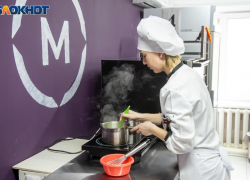 Съесть кусок чужого пирога советуют незамужним девушкам: приметы в Волжском