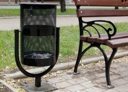 Житель Волжского осужден за бросок в полицейского мусорной урной