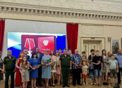 Родным погибших на СВО волжан передали ордена Мужества