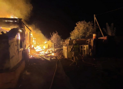 Под Волжским сгорел частный дом