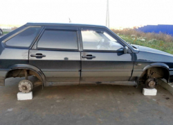 В Волгограде грабители «разули» пять отечественных авто