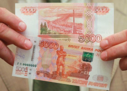 Экс-полицейский в Волгограде получил 3 года за перевозку фальшивых денег