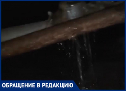 Воды по колено: подвал дома на Пушкина в Волжском месяцами заливает горячей водой