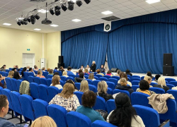 Во всех школах Волжского проведут родительские собрания с наркологами и правоохранителями