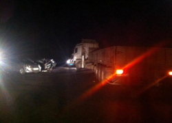 На севере Волгограда МАЗ протаранил легковушку: есть пострадавшие