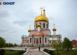 Главный храм Волжского родился в девяностые: история основания Иоанно-Богословского собора