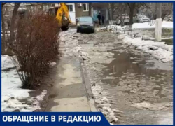 «Зимник» устроили посреди газона»: волжанин снял на видео уборку лужи во дворе