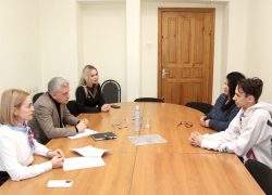 В Волжском депутаты выслушали матерей подростков с ОВЗ: будут ли решать проблемы