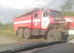 Экстренные службы разгребают завал на дороге под Волжским