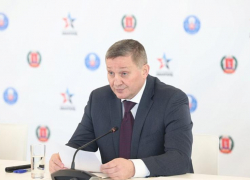 Бочаров увеличил выплаты участникам СВО из Волгоградской области до 1,7 млн рублей