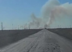 Под Волжским на видео сняли пожар у ленинского элеватора