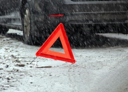 В результате лобового столкновения под Волжским пострадали оба водителя