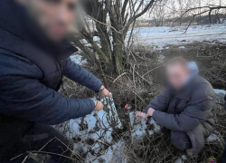 Молодой учитель и его родственник попались на «закладке» мефедрона в Волгограде