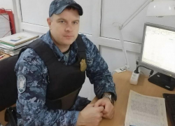 В Волгоградской области судебный пристав в одиночку потушил горящий автомобиль у здания суда