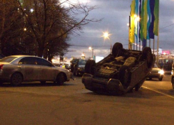 Пенсионерка госпитализирована с опрокинувшегося автомобиля