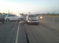 На трассе под Волгоградом столкнулись пять иномарок: четверо человек пострадали