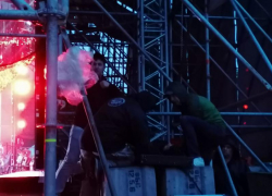 Организатор концерта в Волгограде сорвался с высоты