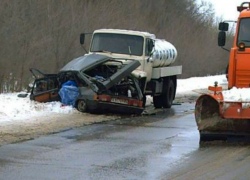 Под Волгоградом в ДТП с молоковозом погибли три человека