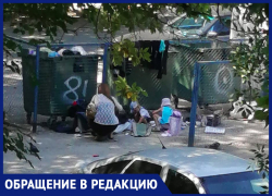 «Зачем детей приучать»: волжанка запечатлела женщину с детьми на «мусорке»