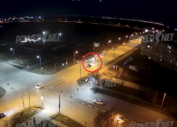 В Волжском автомобиль влетел в толпу школьников: видео