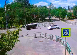 Два человека в больнице: видео и подробности аварии в Волжском