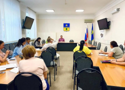 В администрации Волжского обсудили вопросы благоустройства и мероприятия ко Дню города