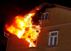 Деревянный дом горел под Волжским