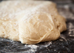 Волжанин лишился трех пальцев, работая на тестомесильной машине