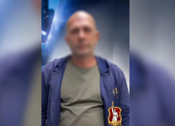 В Волжском мужчина обманом завладел золотом знакомой, а затем украл украшения на 130 тысяч рублей